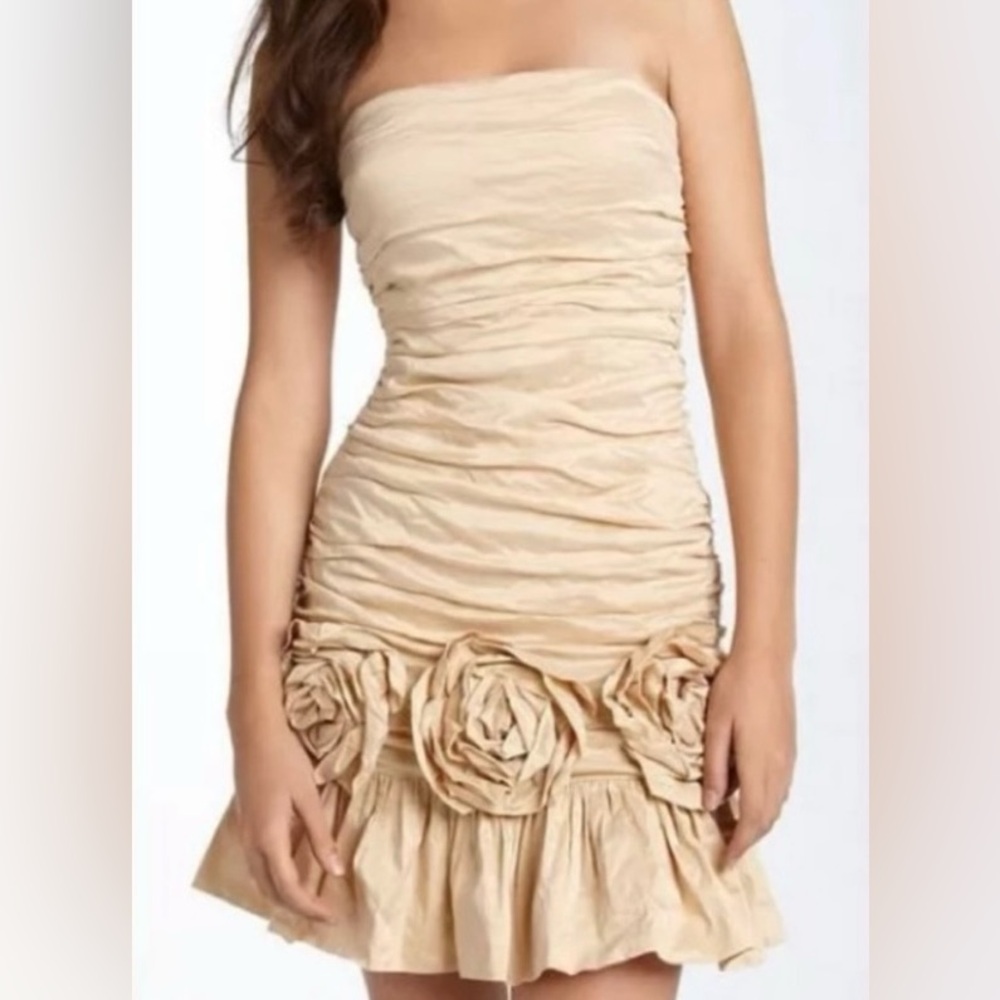 BCBGMaxazria Strapless Ruched Dress with Rosettes color champagne sz 2